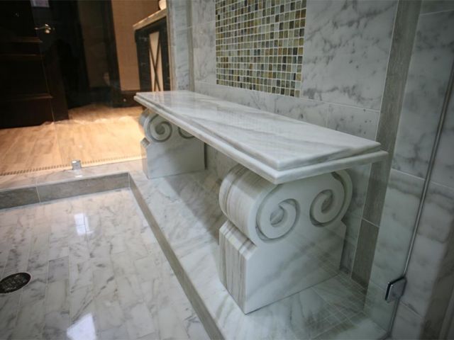 Каменная скамейка для бани