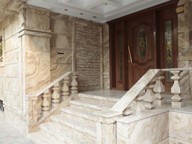 Парадная лестница из мраморного камня